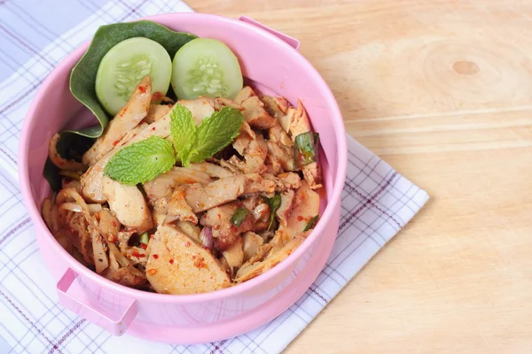 Nombre de la comida tailandesa es cerdo a la parrilla con ensalada picante, comida tailandesa — Foto de Stock