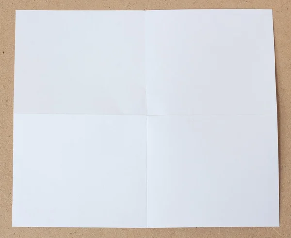 Trozo de papel blanco desdoblado arrugado — Foto de Stock