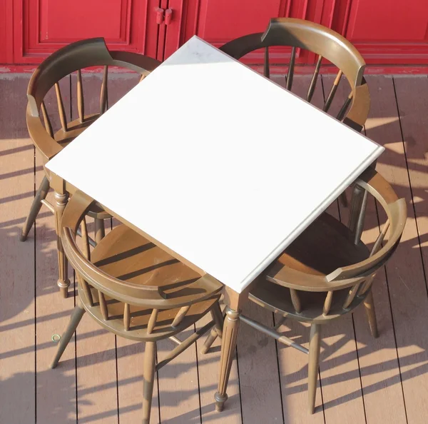Обідній стіл і стільці — стокове фото