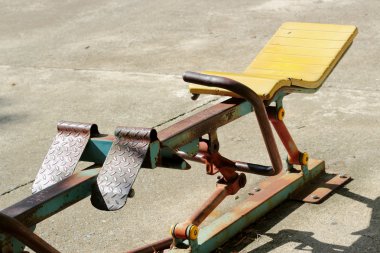 Genel Park'taki eski egzersiz donanımları