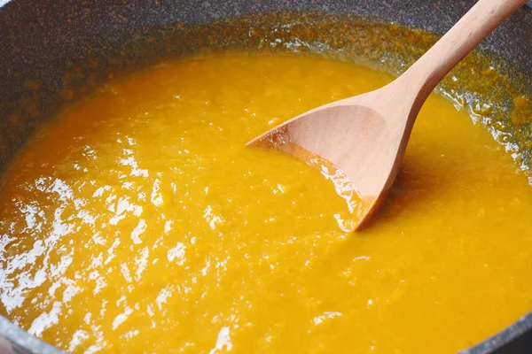 Десертный соус манго — стоковое фото