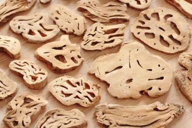 Lotus Root ahşap masa üzerinde kuru ile