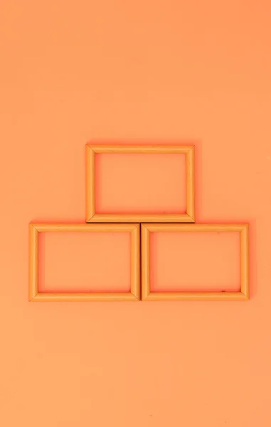 Holzrahmen an orangefarbener Wand — Stockfoto