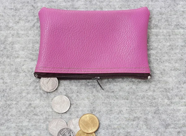 Opslaan van geld concept, portemonnee met munten — Stockfoto