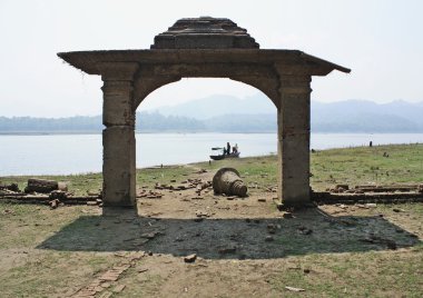 giriş kapısı eski tapınak bir tuğla yapılır