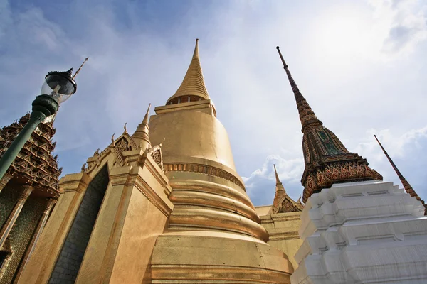 Landskap og Pagoder i Wat Phra Kaew – stockfoto