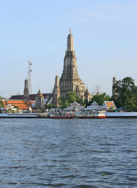 Krajina s řekou a Wat Arun — Stock fotografie