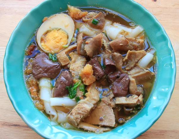 Ad Yapıştır pirinç unu Tayland yemeğidir