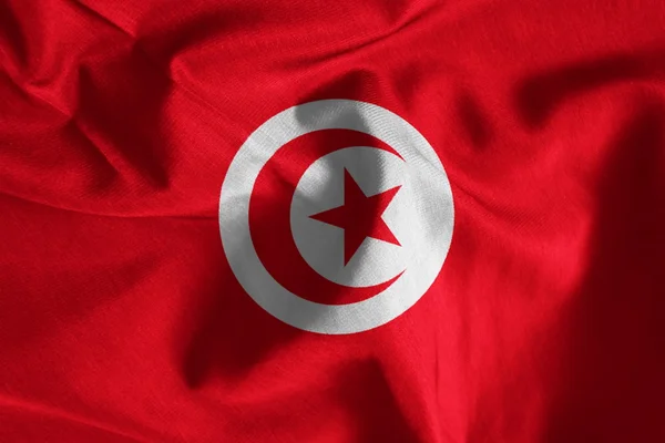 Размахивая тканевым флагом Туниса — стоковое фото