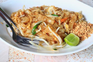 Thaifood Pad Tay, Stir fry erişte domuz eti ile