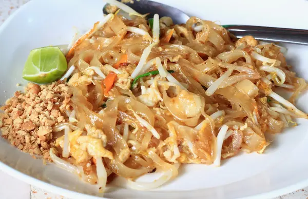 Thaifood Pad thai, Mexer macarrão frito com carne de porco — Fotografia de Stock