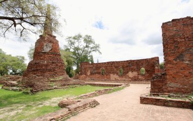Antik palace duvarlar ve stupas Wat Phra Si Sanphet, arkeolojik ve eserler.