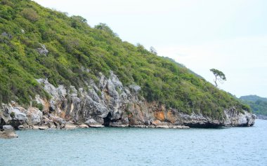 Uzun pozlama güneş deniz manzarası (Koh srichang) Island, Tayland.