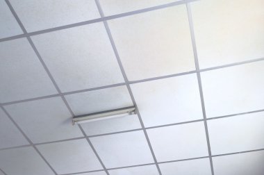 Eski doku asma tavan için beyaz panel.