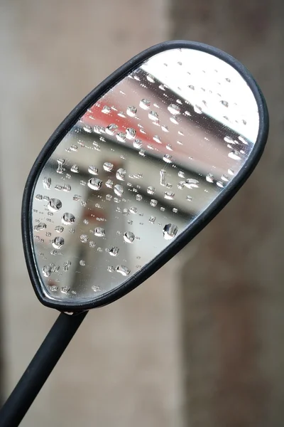 Blur of water droplets on the motorbike's mirror. — Stock Photo, Image