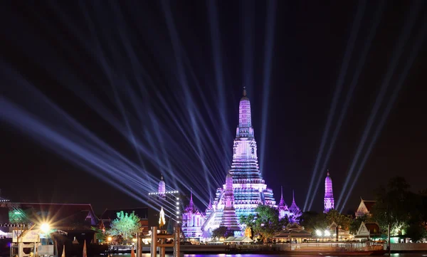 Lighting effects at Wat Arun Temple in the night, Bangkok, Thailand — Stock Photo, Image