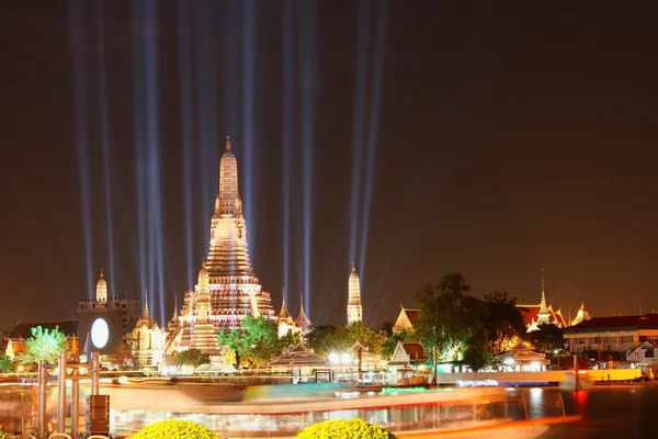 Lighting effects at Wat Arun Temple in the night, Bangkok, Thailand — Stock Photo, Image