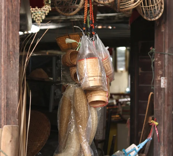 Tradycyjny tajski ryżowe pole, to się nazywa Kratib wiklina pojemnik wykonany z bambusa — Zdjęcie stockowe