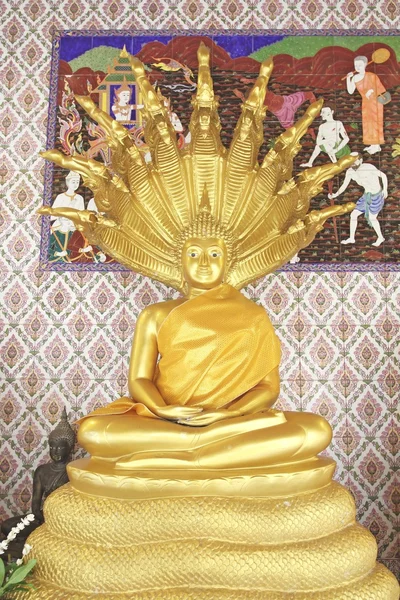 Estatuas de buda dorada — Foto de Stock