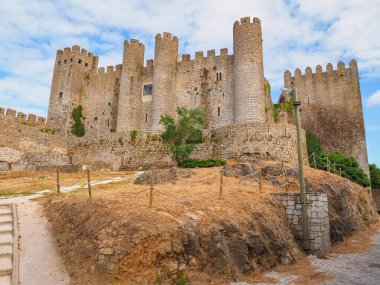 Obidos Taş Kalesi ya da ünlü Castelo de Obidos, Portekiz 'in Oeste bölgesinde, Santa Maria, Soo Pedro de Sobral da Lagoa bölgesinde yer alan bir ortaçağ kalesidir..