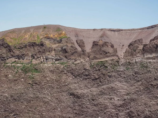 Vezüv Krateri 'ne bakın. Vezüv Dağı 'nda uyuyor. Vesuvio Ulusal Parkı, Napoli, Campania, İtalya. 79 'da Pompei' yi yok etmesiyle ünlü bir volkan..