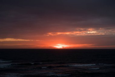 Denizde dramatik gün batımı