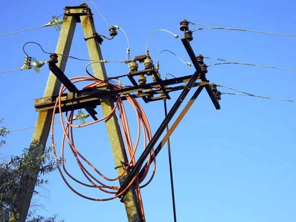 Poste eléctrico en el fondo del cielo —  Fotos de Stock