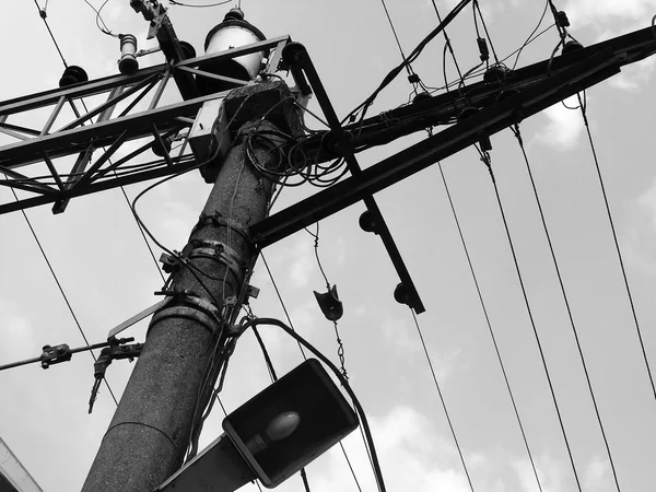 Poste eléctrico en el fondo del cielo —  Fotos de Stock