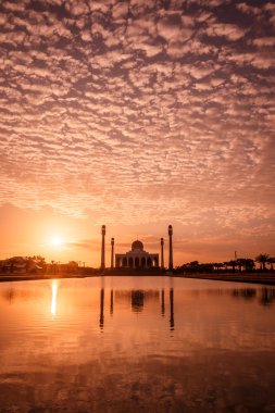 Günbatımı Merkez Camii 