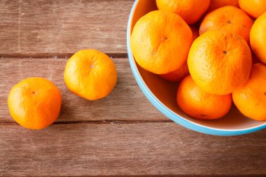 Turuncu woode üzerinde