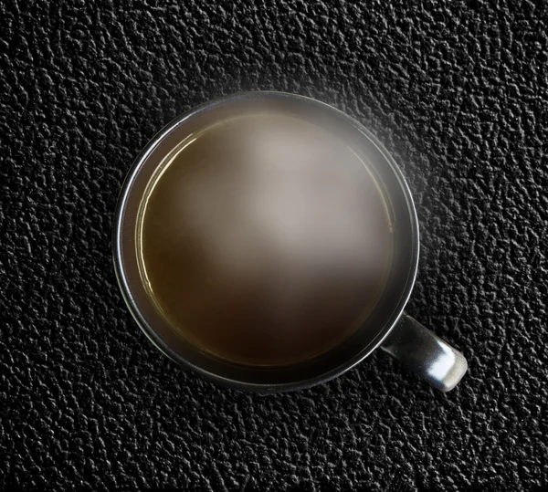 Kawa na tle ciemnej skóry — Zdjęcie stockowe