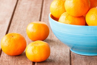 Turuncu ahşap üzerinde