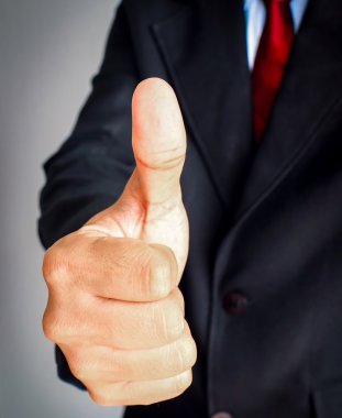 El hareketi gösterilen işadamı Yaşasın.