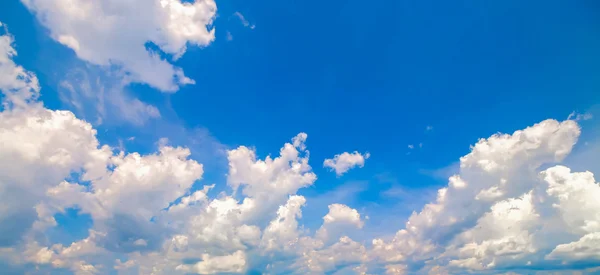 Clouds on a blue sky — Stock Photo, Image