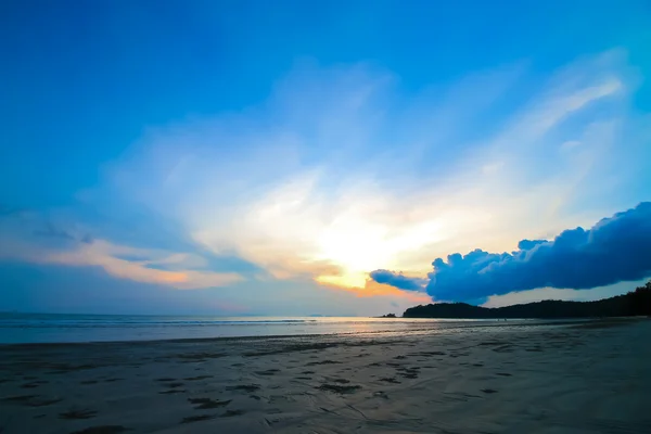 Fondo del atardecer en la playa — Foto de Stock