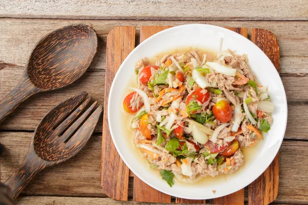 Baharatlı ton balığı salatası