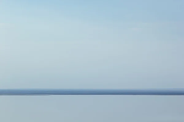 수평선 라인 라이트 블루 미니 멀 풍경입니다. 공간 복사. — 스톡 사진