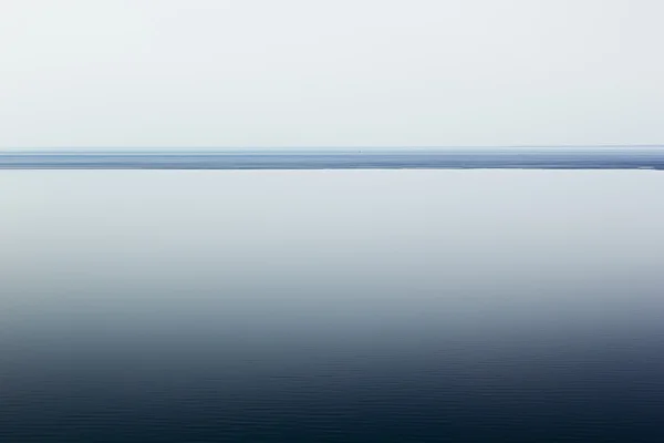 Light white minimalist landscape with a horizon line. Copy space. Gradient. — Stock Photo, Image