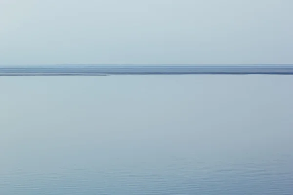 수평선 라인 라이트 블루 미니 멀 풍경입니다. 공간에 복사 합니다. 배경. — 스톡 사진