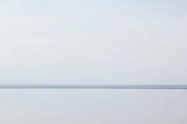 수평선 라인 라이트 화이트 미니 멀 풍경입니다. 공간에 복사 합니다. 배경. — 스톡 사진