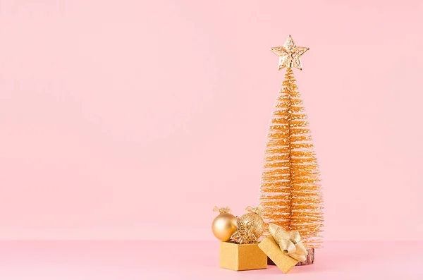Simple Nouvel Décor Chatoyant Avec Arbre Noël Étoiles Boules Avec — Photo