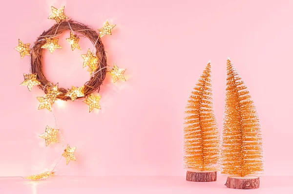 Luxe Nouvel Décor Chatoyant Avec Arbre Noël Couronne Lumières Incandescentes — Photo