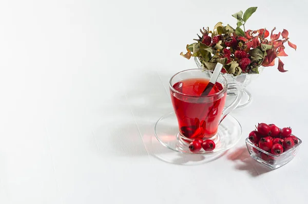 Organic Red Hawthorn Tea Transparent Cup Fresh Hawthorn Berries Rose — Stock Photo, Image