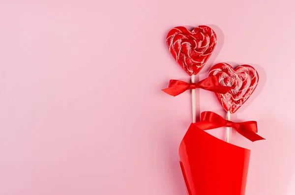 Fondo Romántico Día San Valentín Dulces Corazones Piruletas Rojas Esquina — Foto de Stock