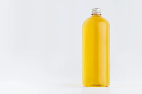 Transparante Plastic Lange Fles Met Sinaasappeldrank Bakolie Cosmetische Producten Zilveren — Stockfoto