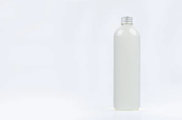 Bouteille Fine Plastique Transparent Avec Eau Produit Cosmétique Modèle Capuchon — Photo