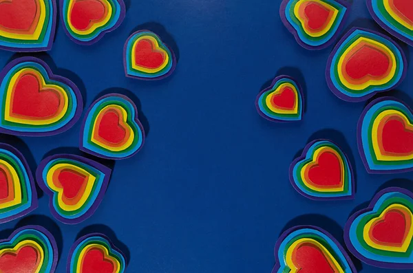Valentine Lgbt Festive Background Веселка Яскраві Серця Темно Синьому Тлі — стокове фото