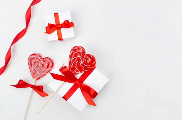 Fondo San Valentín Divertido Cajas Regalo Blancas Con Lazo Rojo — Foto de Stock