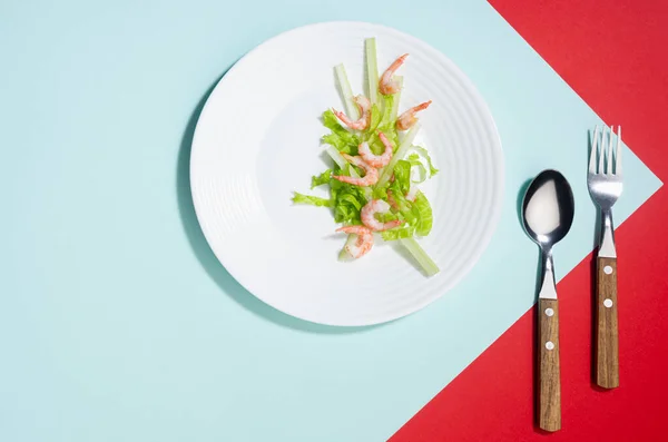 Moderno Estilo Geométrico Elegante Comida Aperitivo Camarones Verduras Apio Salsa — Foto de Stock