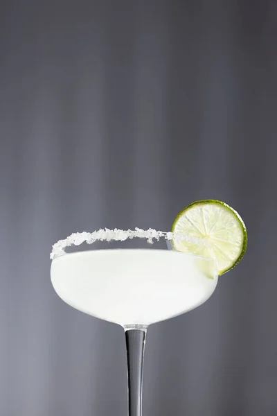 Tropical Fresh Alcohol Muddy White Cocktail Salt Rim Slice Lime — Stock Photo, Image
